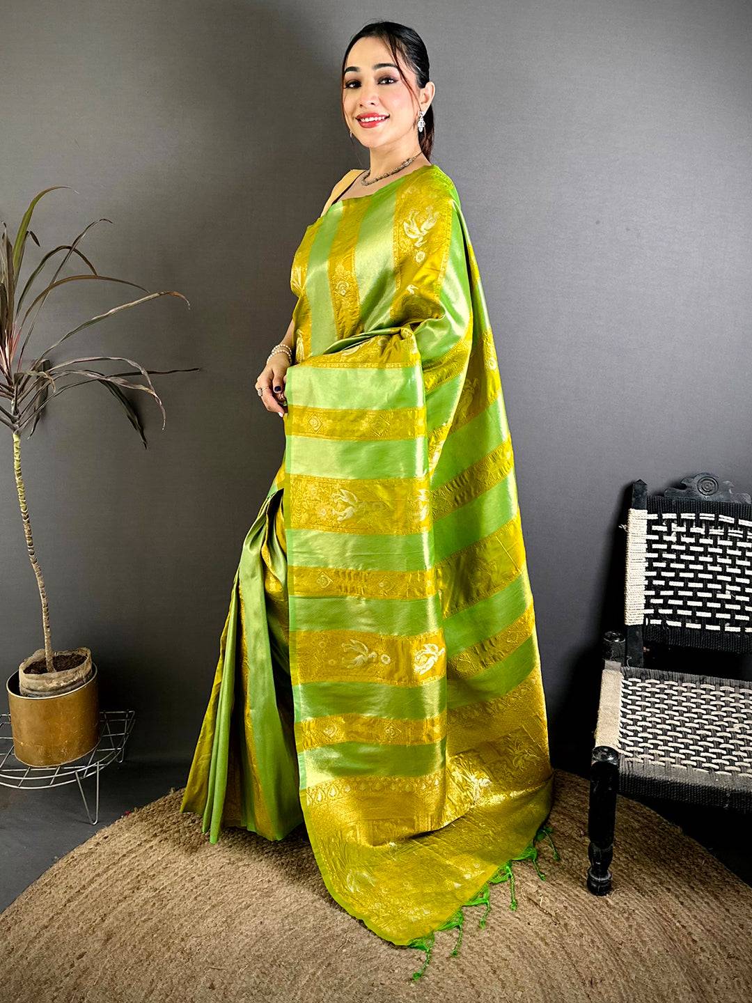 Elegant Two Tone Weaving Soft Silk Saree
