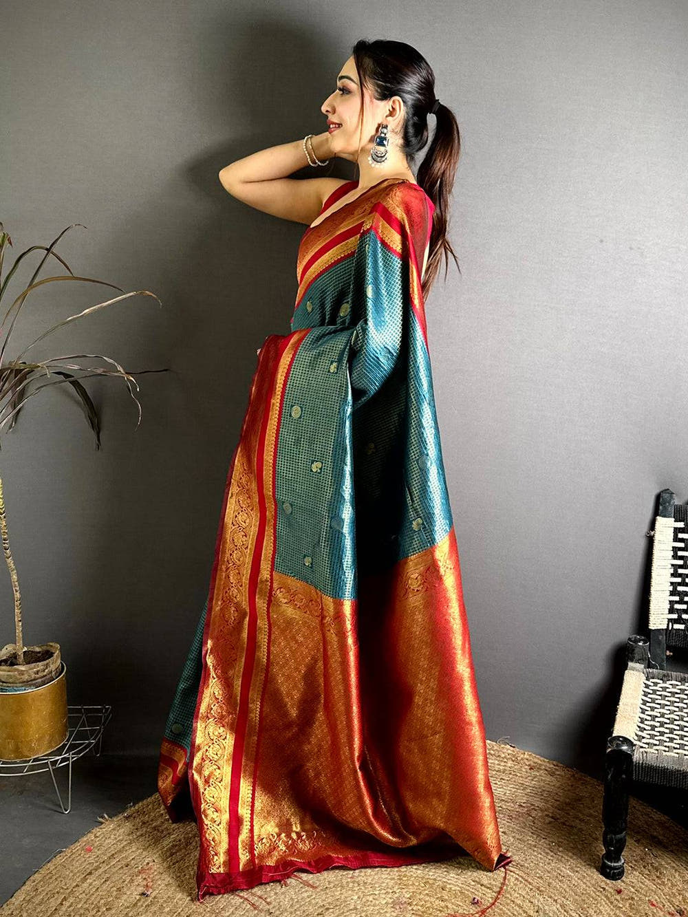 Stylish Banarasi Katan Contrast Border Saree