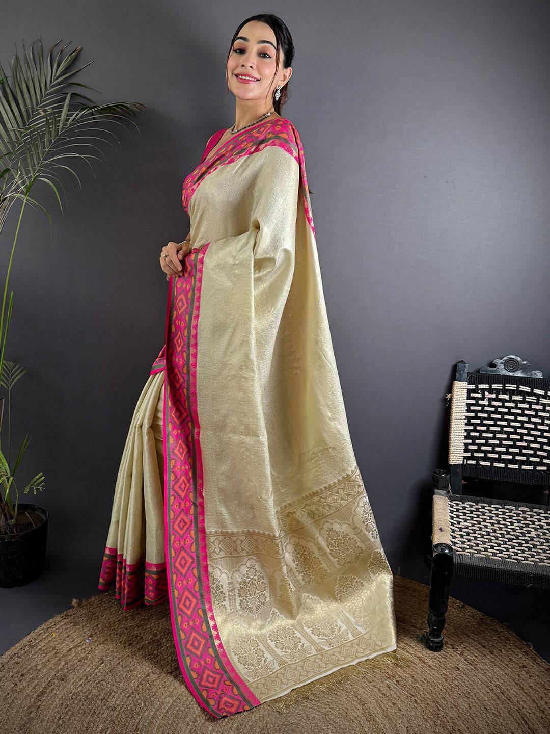 White Pochampally Ikkat Saree

