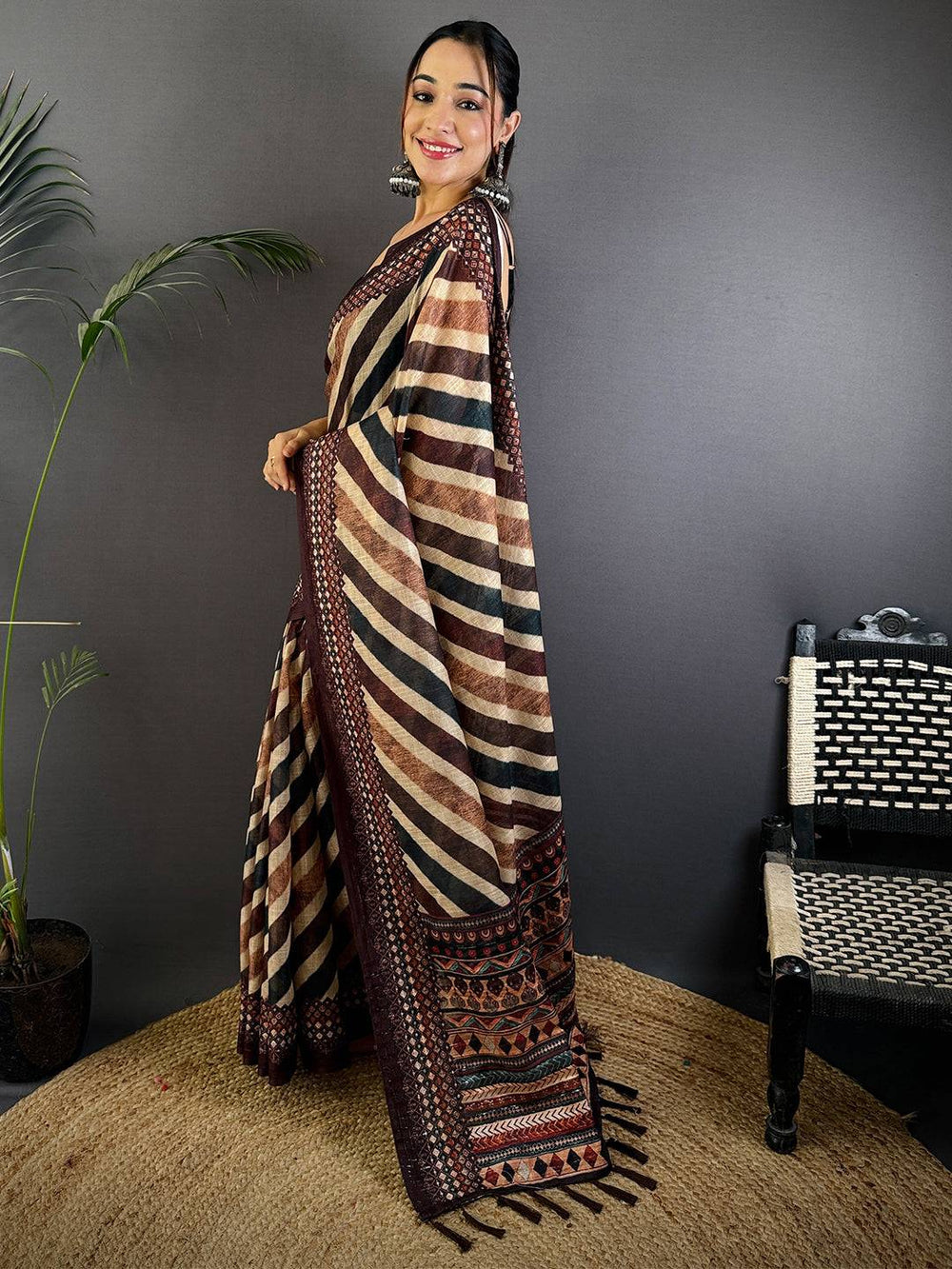 Radiance Geometric Printed Linen Saree