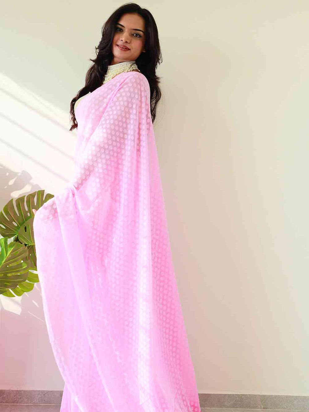Stylish pink georgette saree with intricate thread weaving, perfect for occasions.