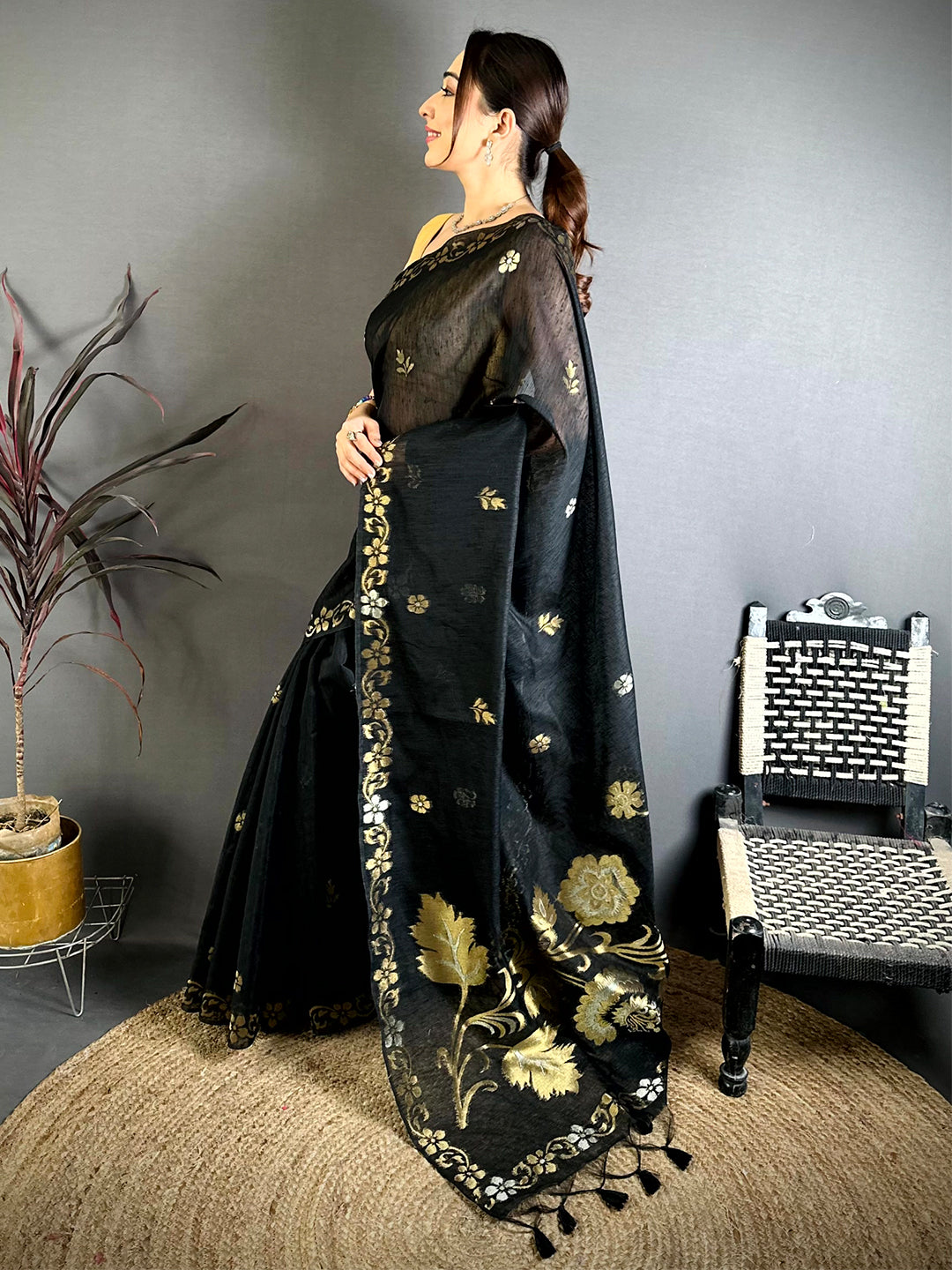 Black Sona Chandi Khadi Ghicha Saree


