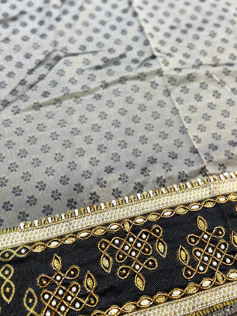 Cream Soft Silk Ikkat Kolam Saree With Maggam Blouse