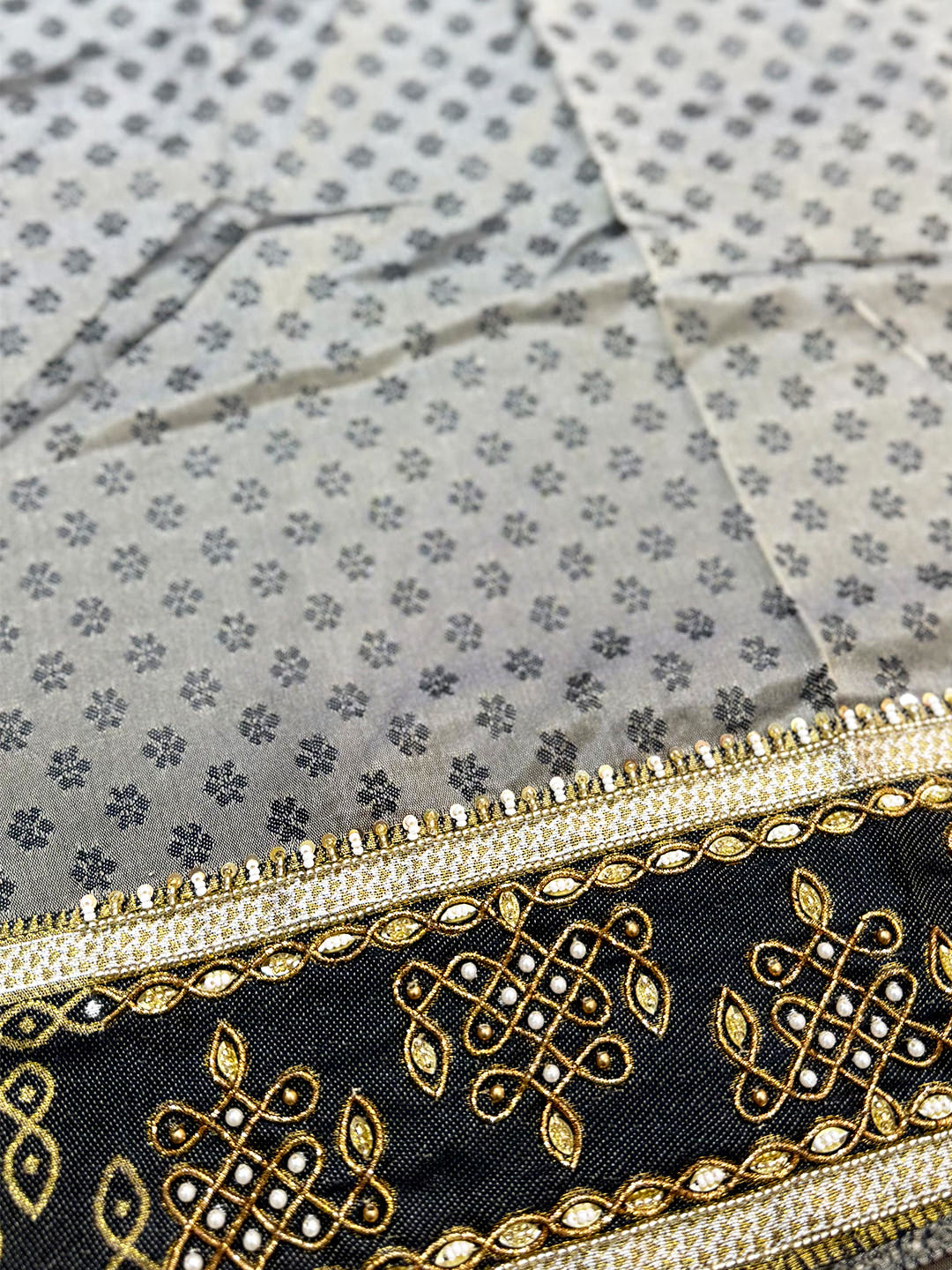 Cream Soft Silk Ikkat Kolam Saree With Maggam Blouse