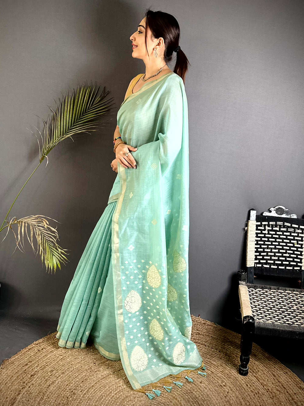 Royal Lakhnavi Handloom Linen Saree