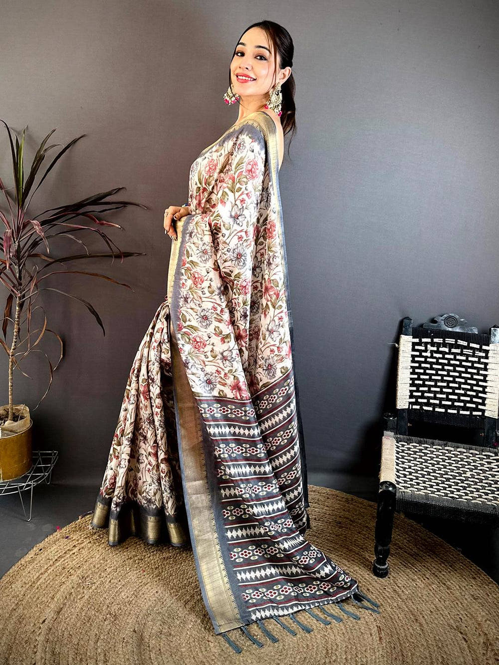 Grey  Floral Beauty Designer Saree