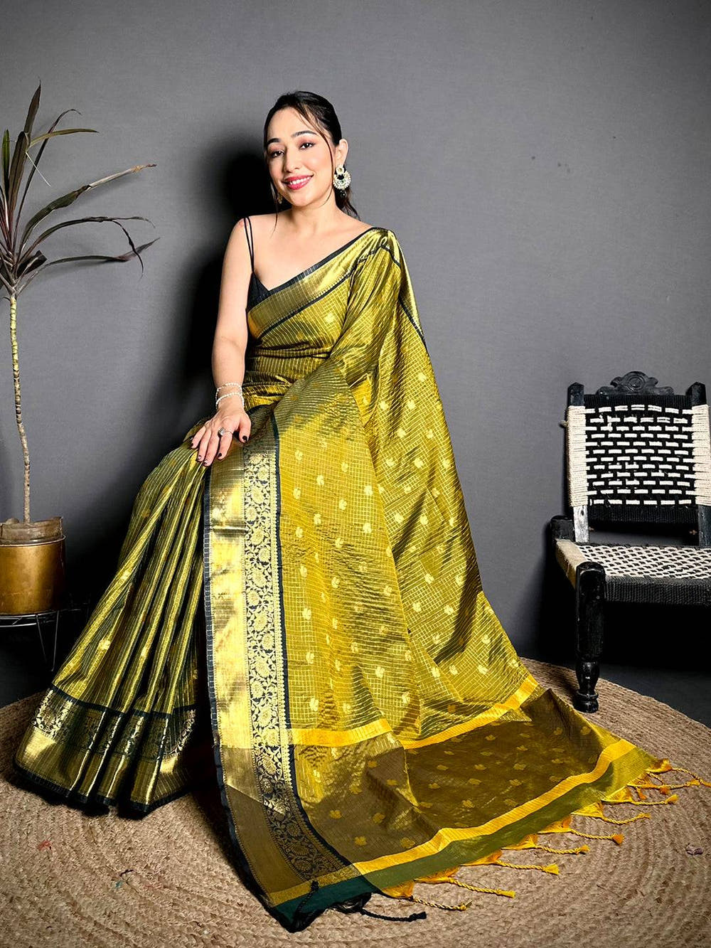Royal Self Gold Zari Chex Chitpallu Saree