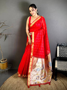 Celebrity Floral Jacquard Rich Pallu Saree