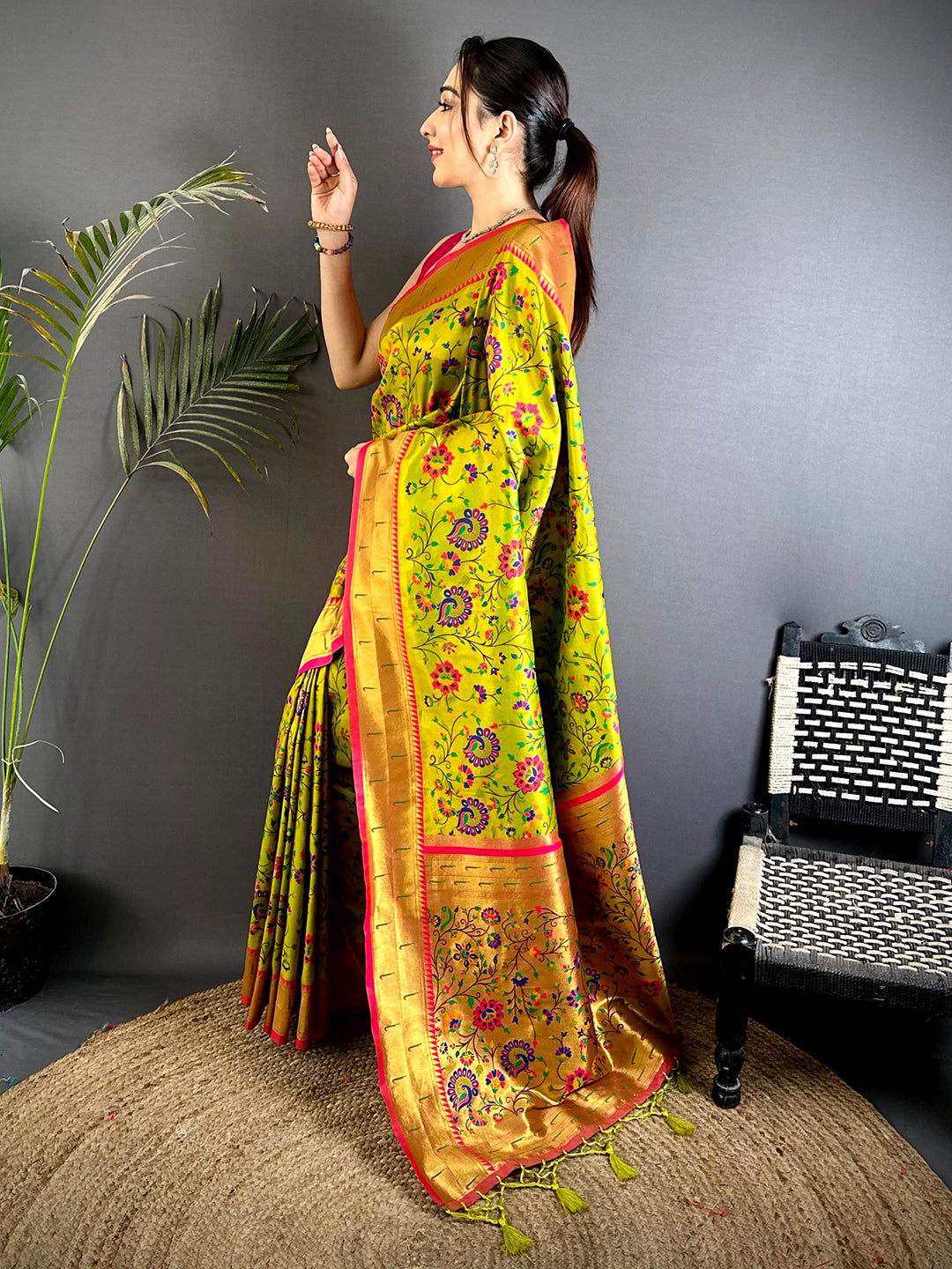 
Green Minakari Weave Soft Paithani Saree


