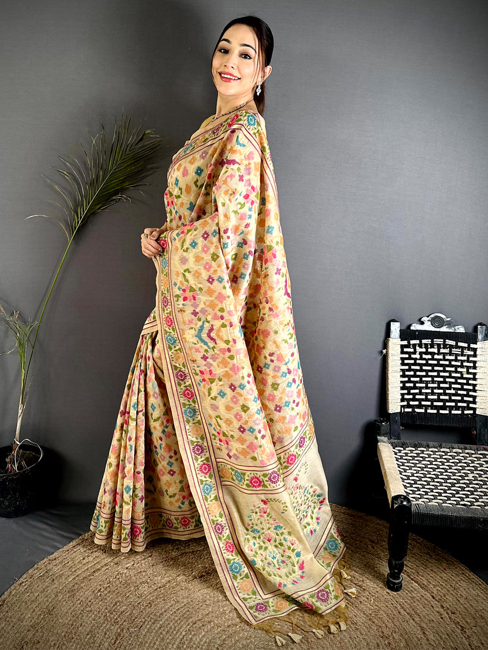 Classic Geometric Ikkat Linen Saree