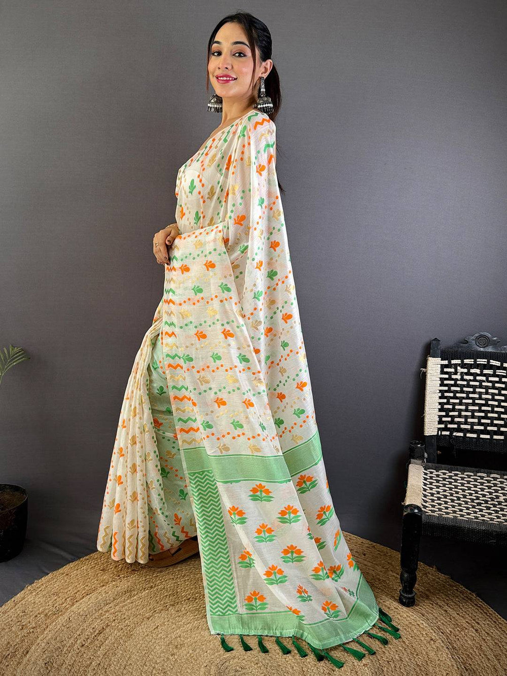 Vibrant Green Dhakai Jamdani Cotton Silk Saree