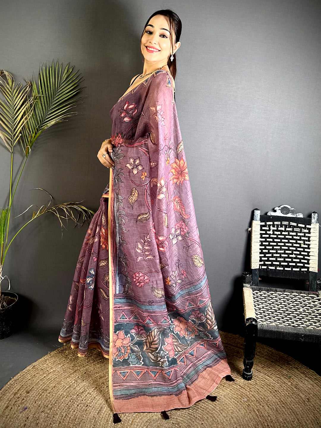 Stylish Floral Hand Art Linen Saree
