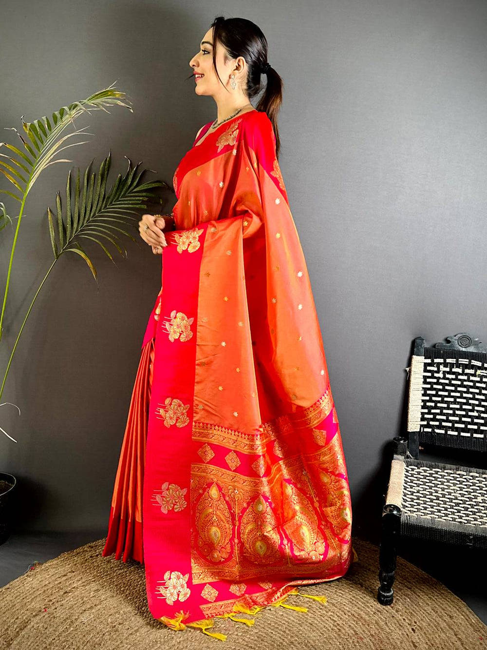 
Opulent Soft Silk Sona Chandi Zari Saree


