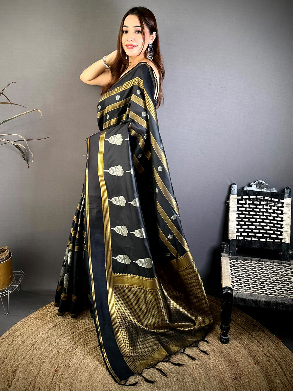 Elegant Banarasi Gold Silver Butta Saree