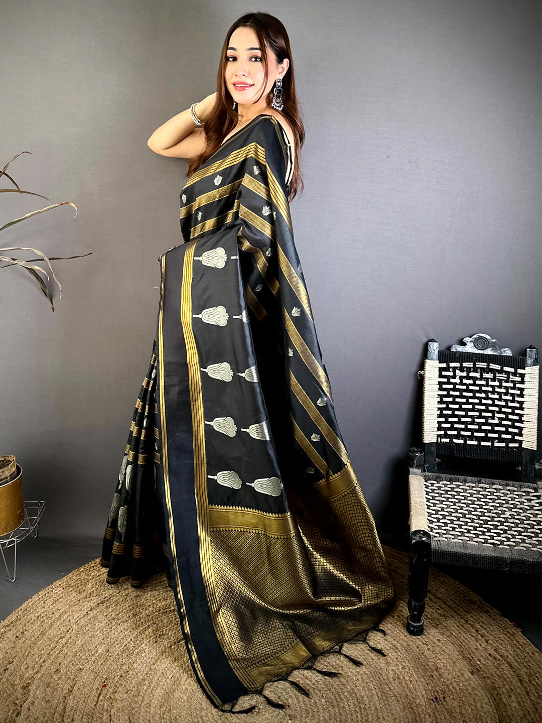 Elegant Banarasi Gold Silver Butta Saree