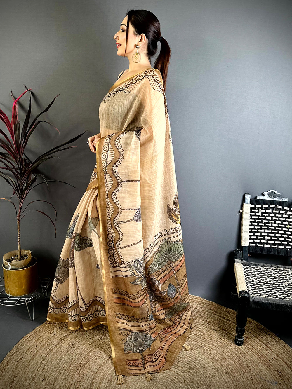 Stylish Freehand Kalamkari Linen Saree