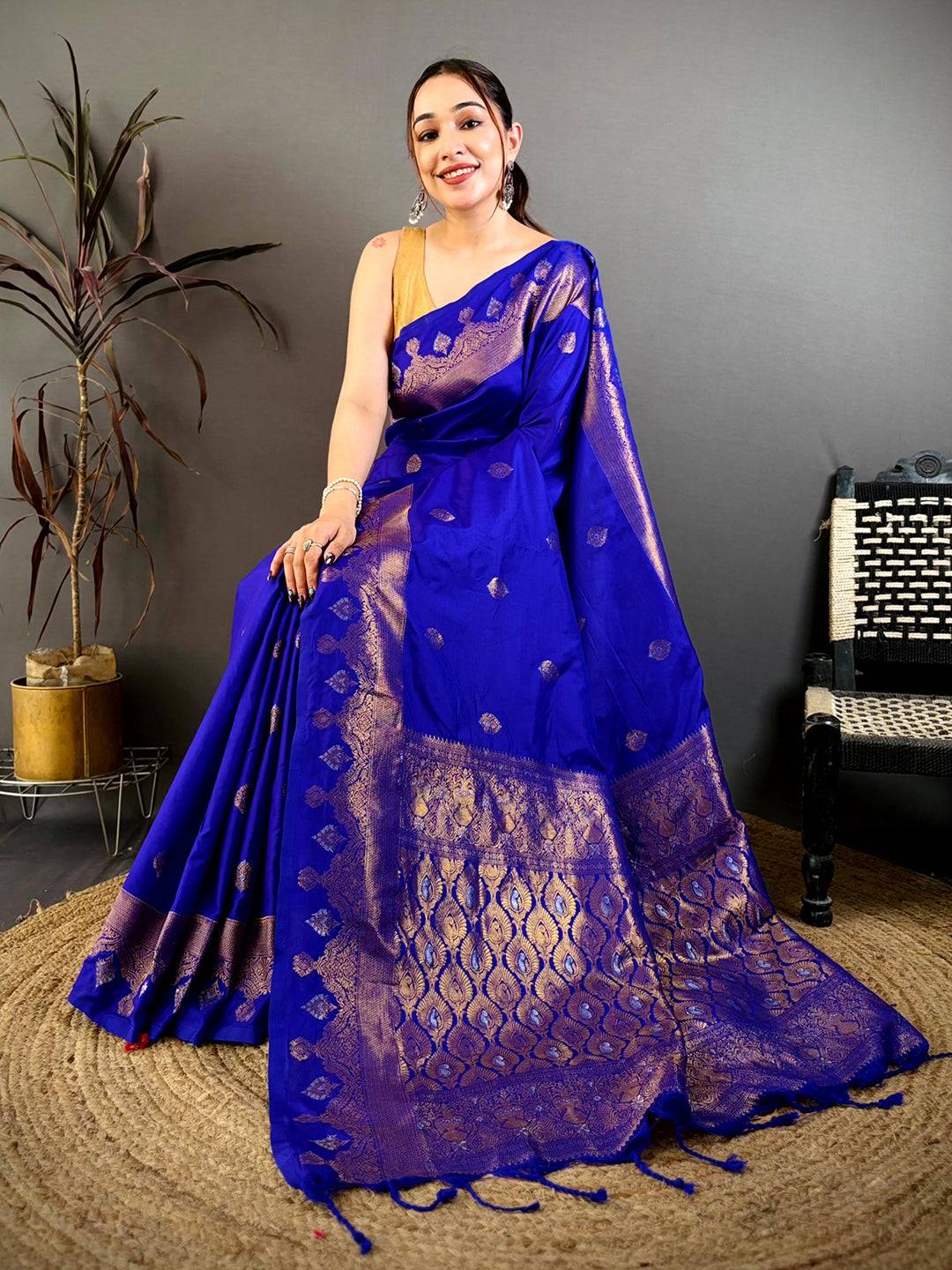 Classic Gold Woven Pallu Contrast Border Saree

