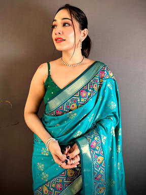 Stylish Gold Zari Double Tone Pattu Saree