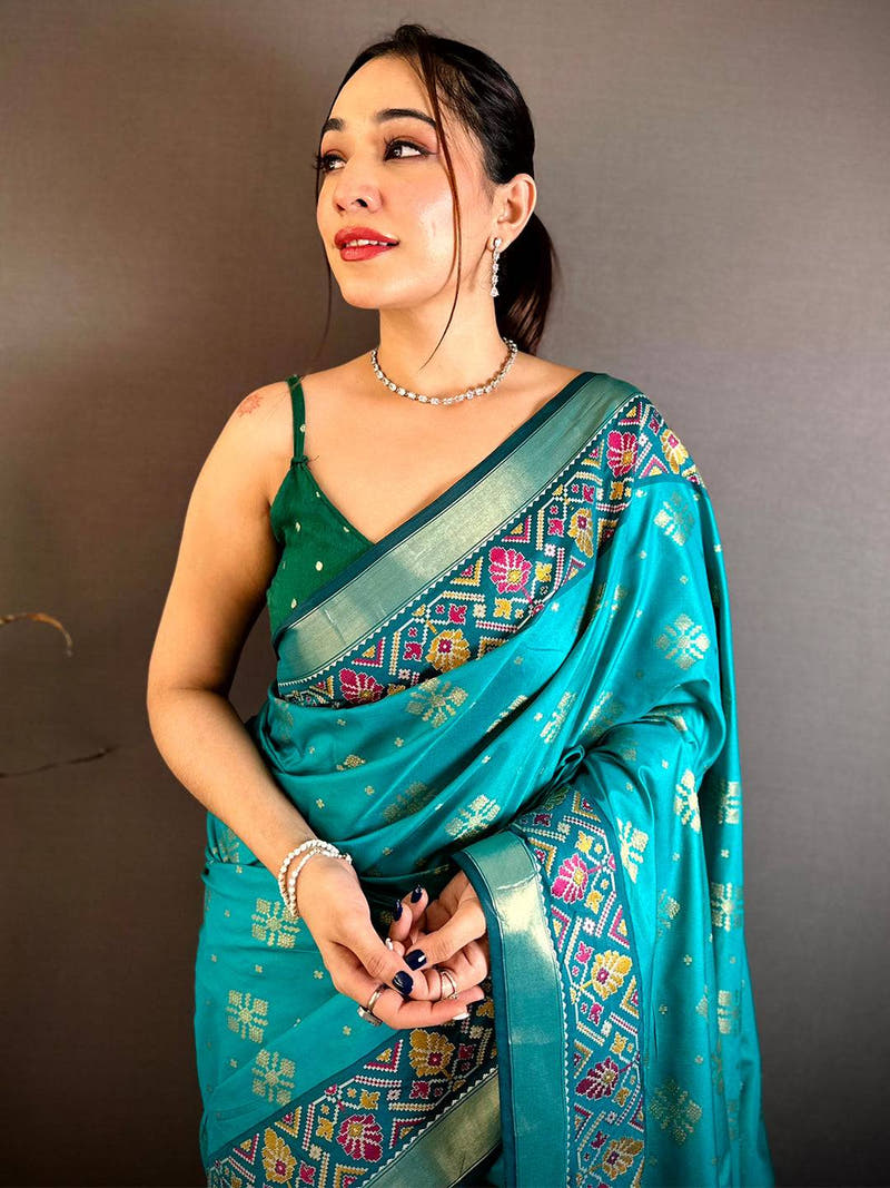 Stylish Gold Zari Double Tone Pattu Saree