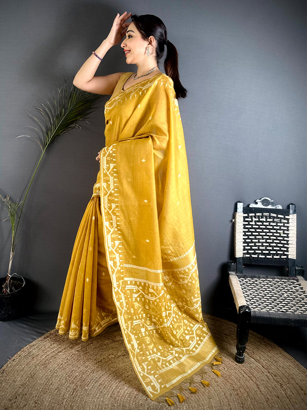 Opulent Lakhani Linen Saree