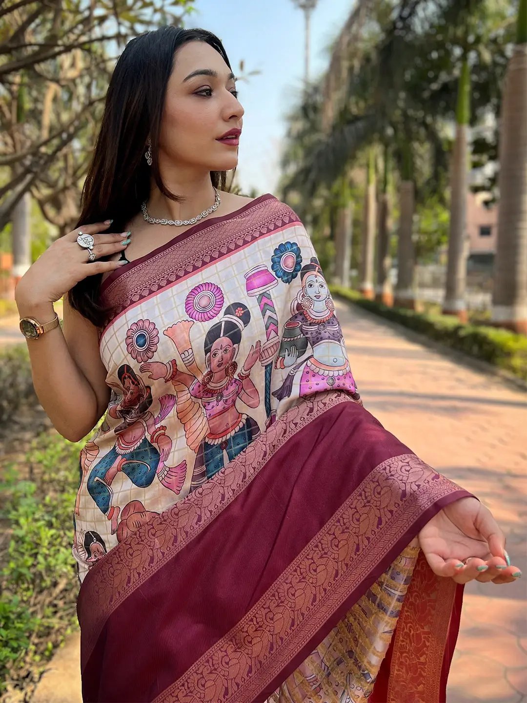  Stylish Off White Colour Double Border Banarasi Silk Saree