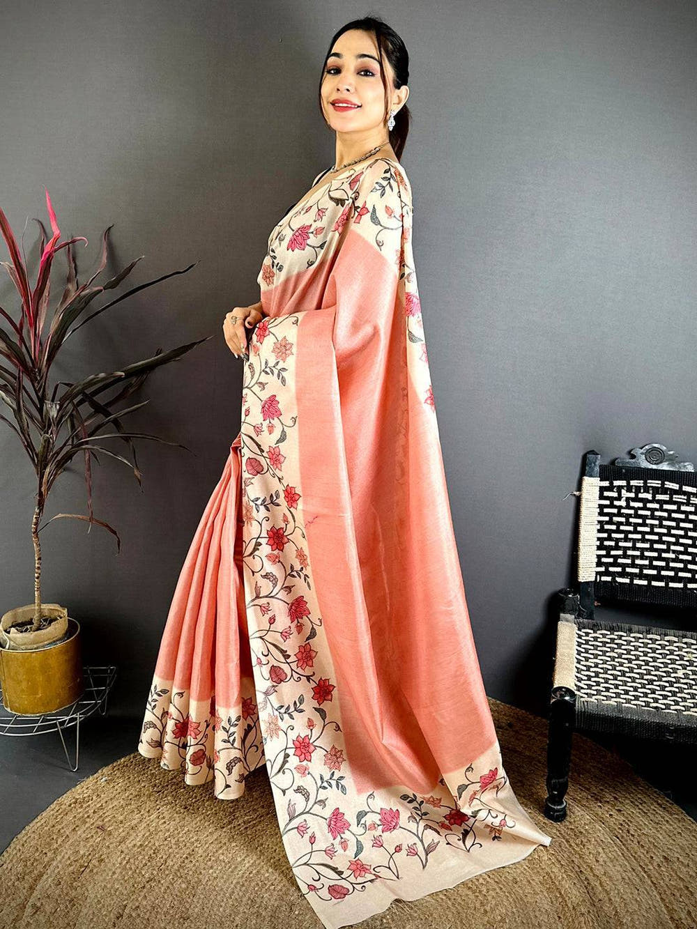 Stylish Floral Border Tussar Saree