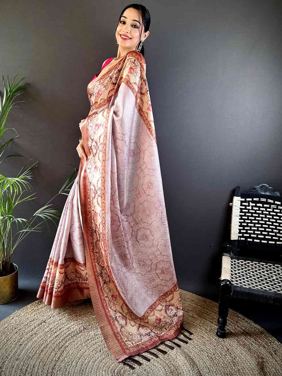 Graceful Light Pink Soft Silk Chex Saree