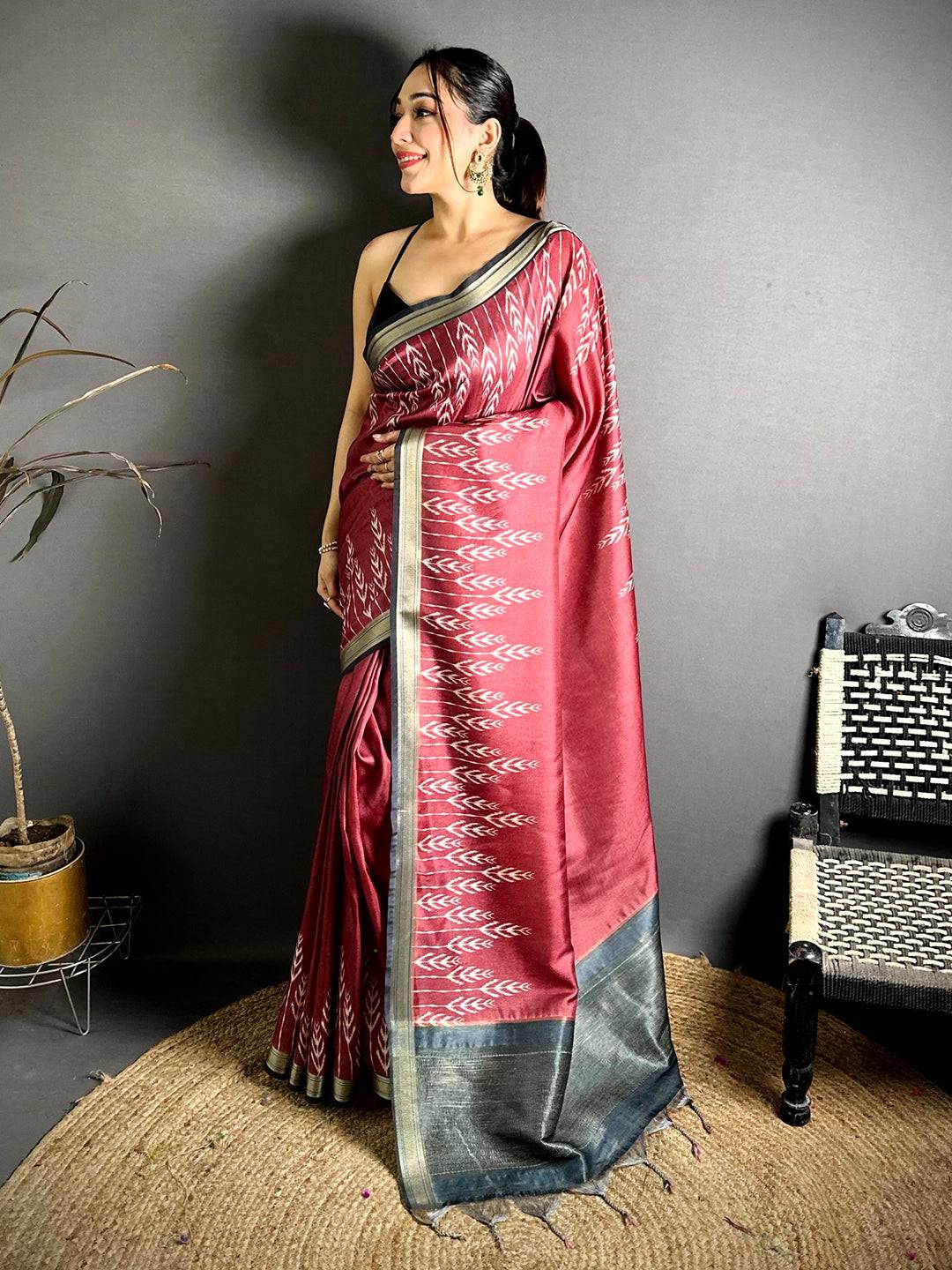 
Radiance Ikkat Gaji Lakda Patta Silk Saree