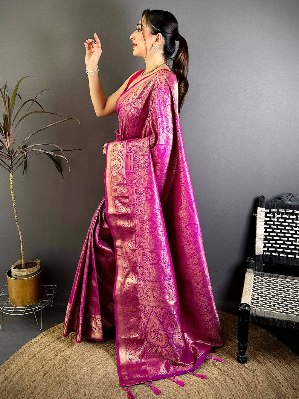 Opulent Kanjivaram Self Gold Zari Weave Saree