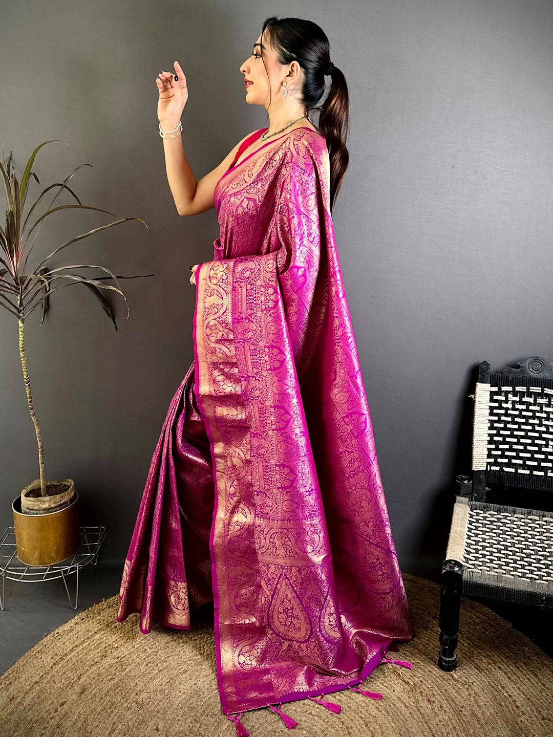 Opulent Kanjivaram Self Gold Zari Weave Saree