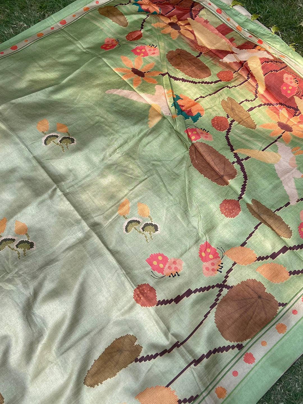 Spread view of Pista Tussar Silk Saree with intricate print