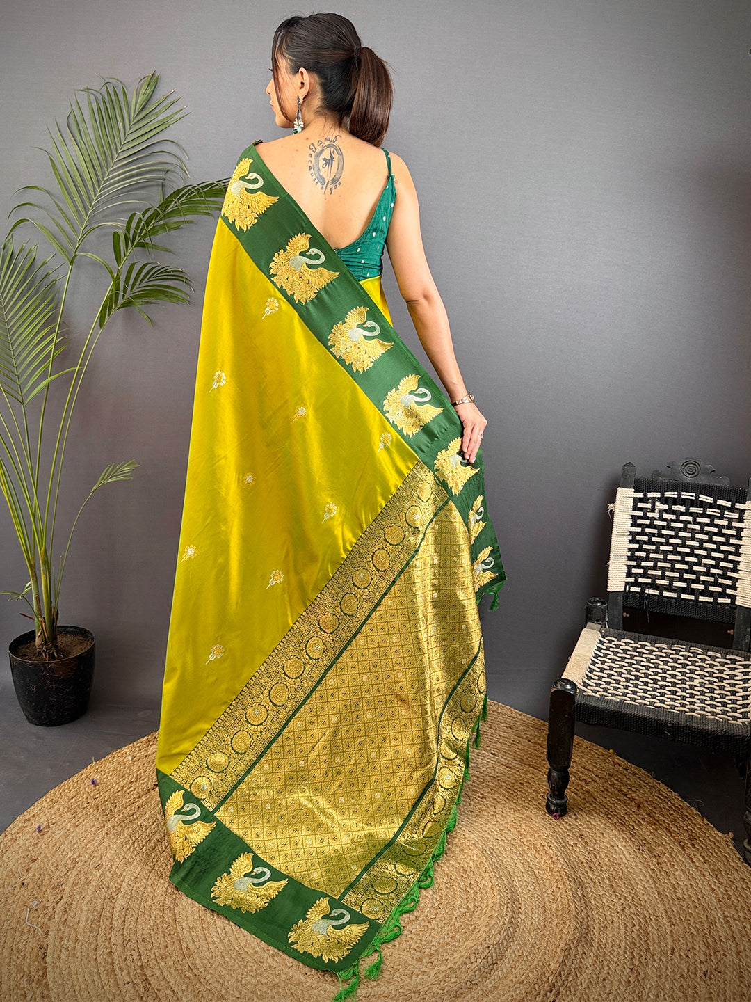Green Swan Motif Soft Silk Saree