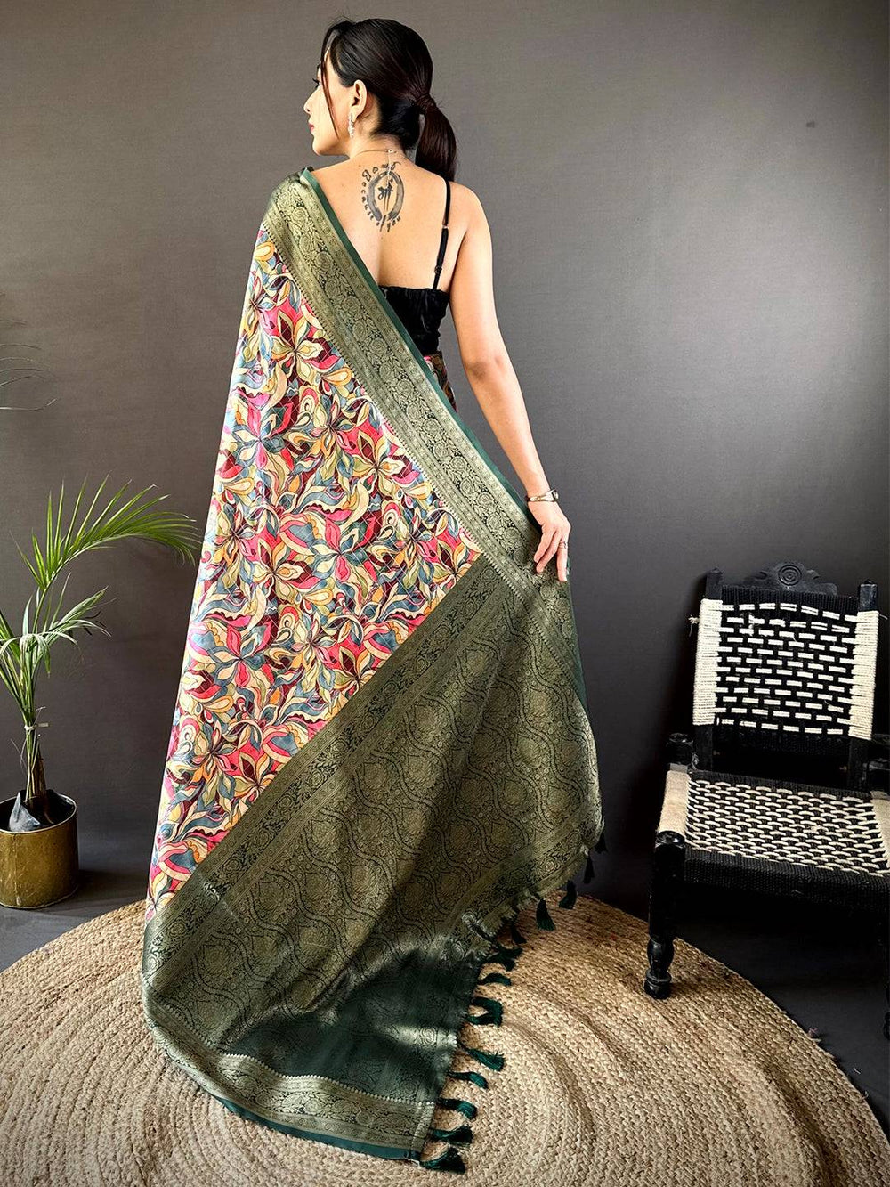 Green Soft Gadwal Pattu Geometric Saree