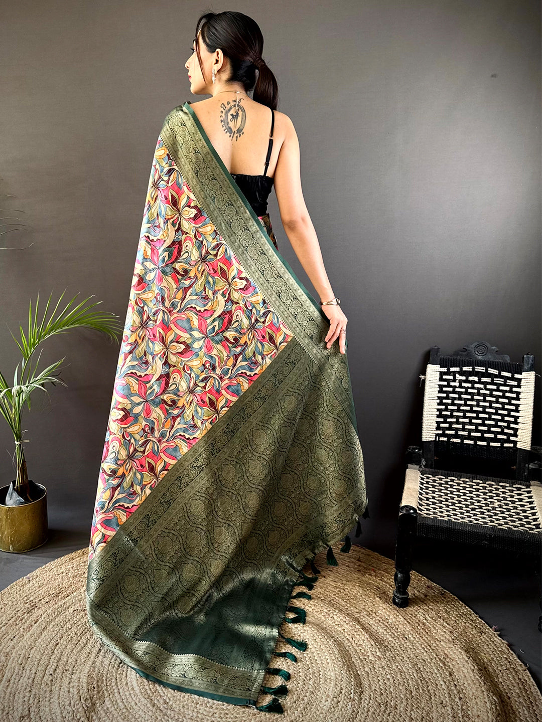 Green Soft Gadwal Pattu Geometric Saree
