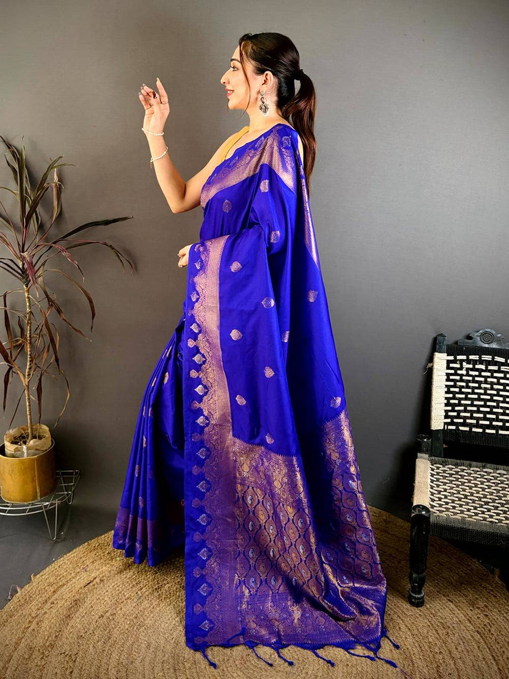Classic Gold Woven Pallu Contrast Border Saree

