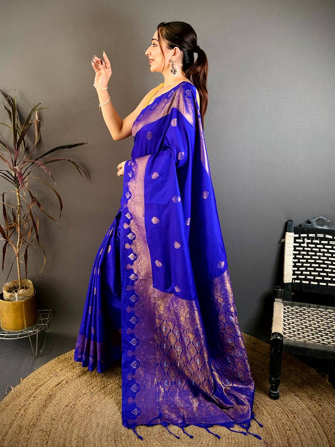 Classic Gold Woven Pallu Contrast Border Saree

