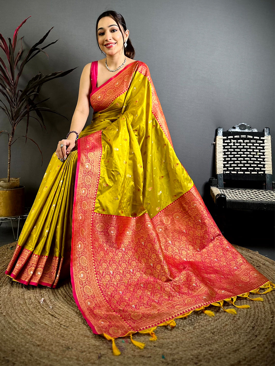 Gold Minakari Butti Zari Tissue Saree