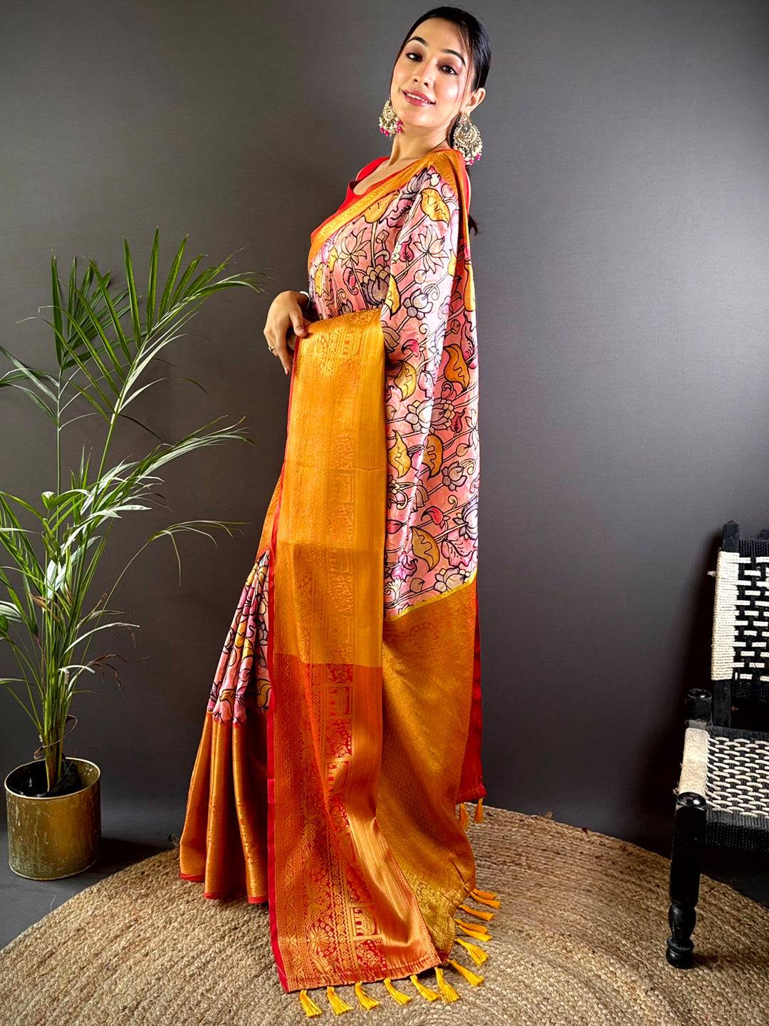 Pink Elegant Soft Silk Saree With Pattu Zari Border