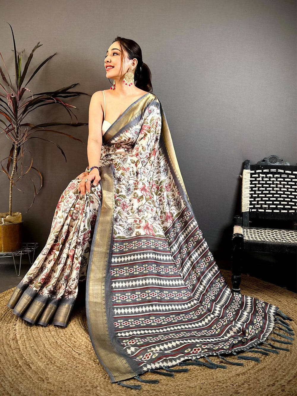 Grey  Floral Beauty Designer Saree