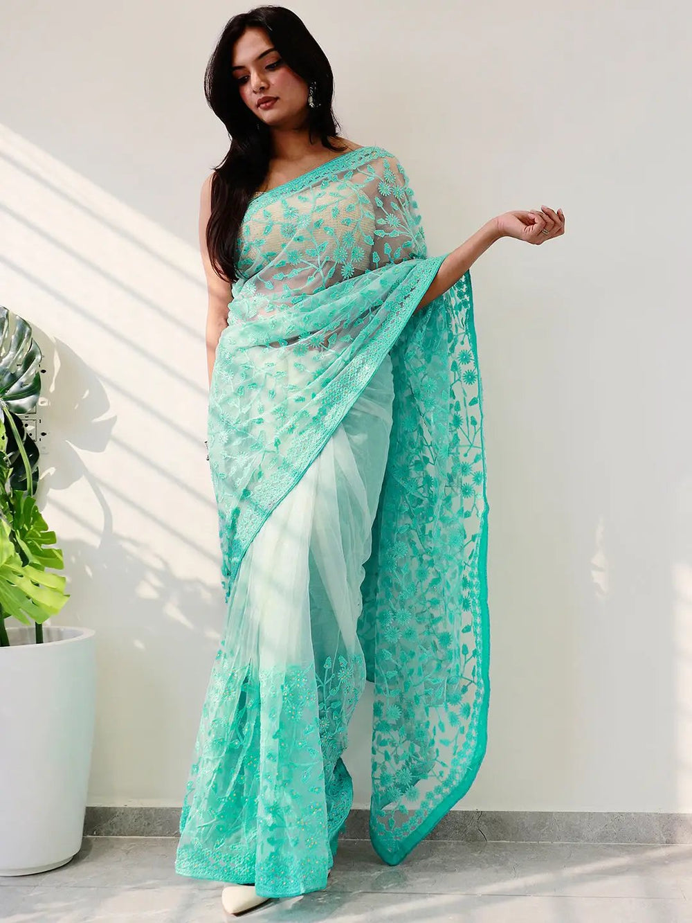 Stylish Exclusive Elegant Saree with Ethnic Motifs 