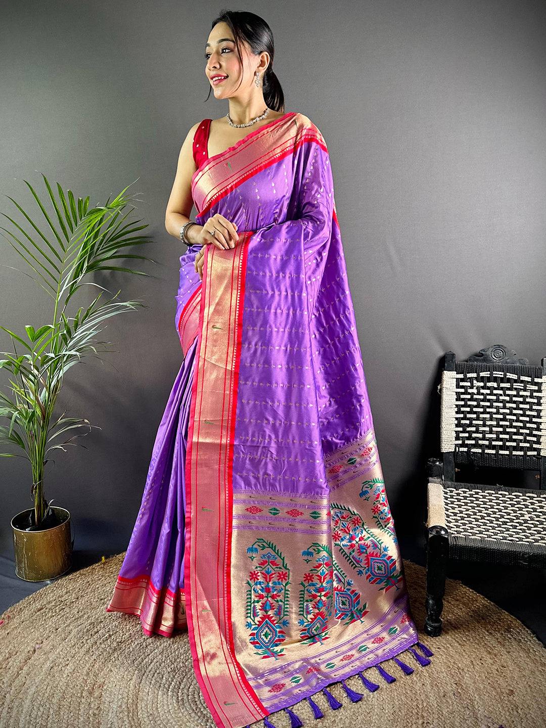 Intricate patterns on Lavender Soft Silk Yeola Paithani Saree