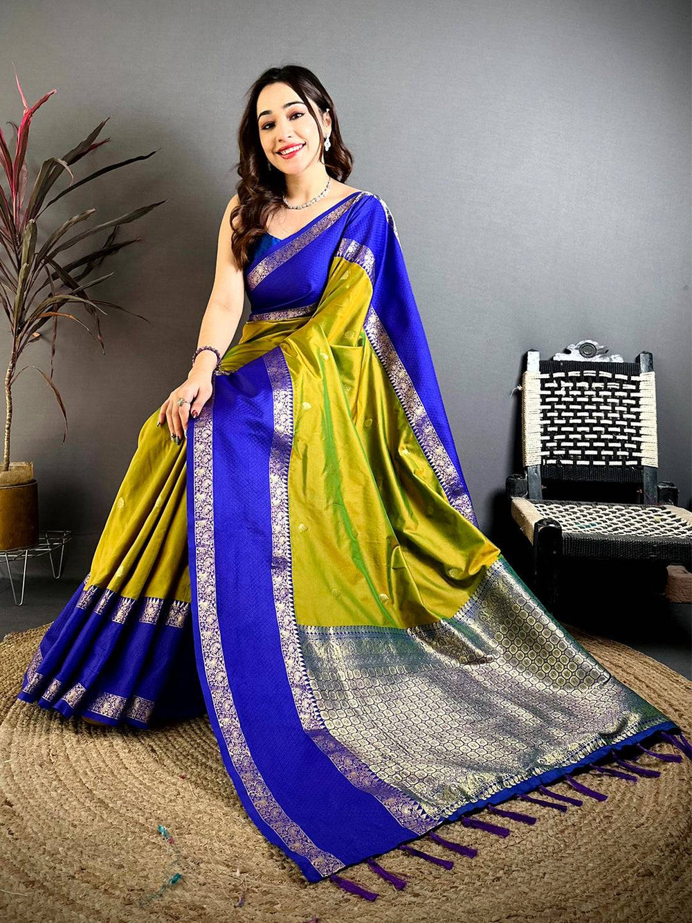 Mehndi Green Dual Tone Gadwal Saree