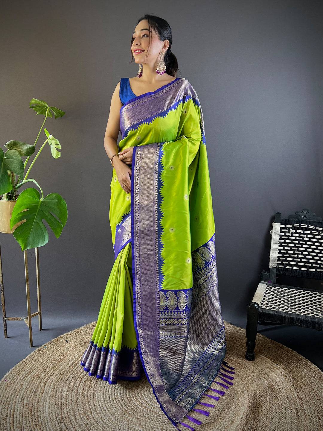 Lime Green Eyecapthear Gadhwal Silk Saree