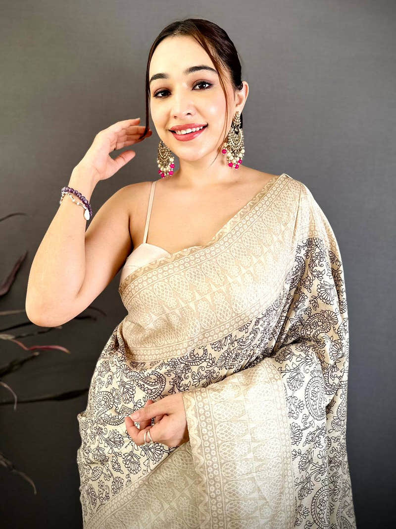 Opulent Paisley Print Soft Zarna Silk Saree