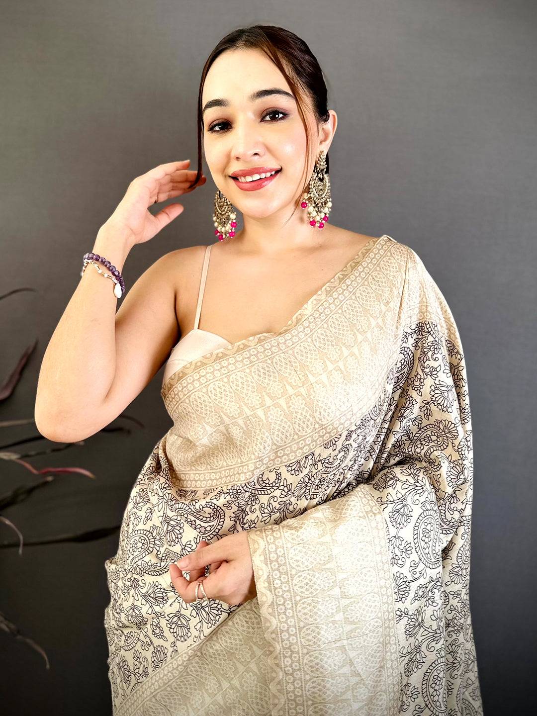 Opulent Paisley Print Soft Zarna Silk Saree