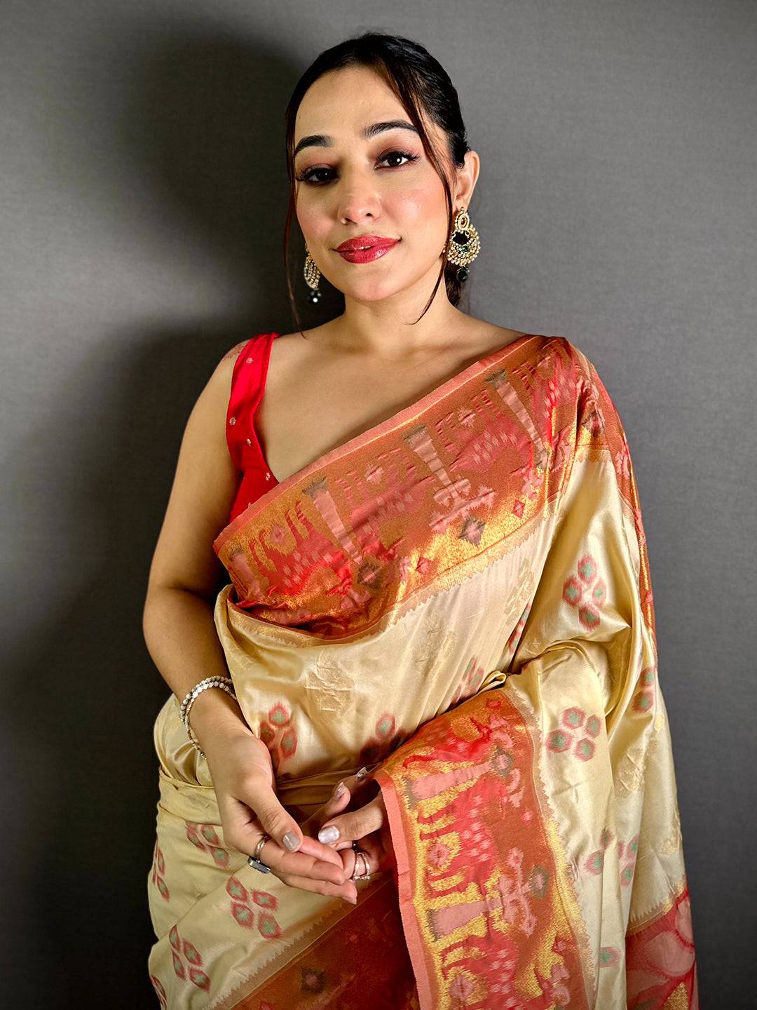 Celebrity Ikkat Weaving Soft Silk Saree