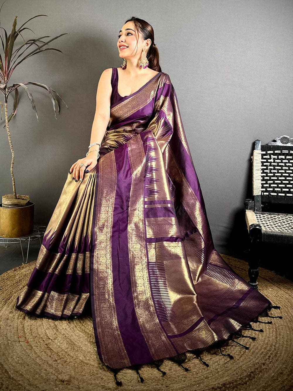 Soft Silk Zari Tissue Gadwal Border Saree