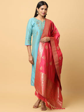 Front view of pink silk blend dupatta with intricate design