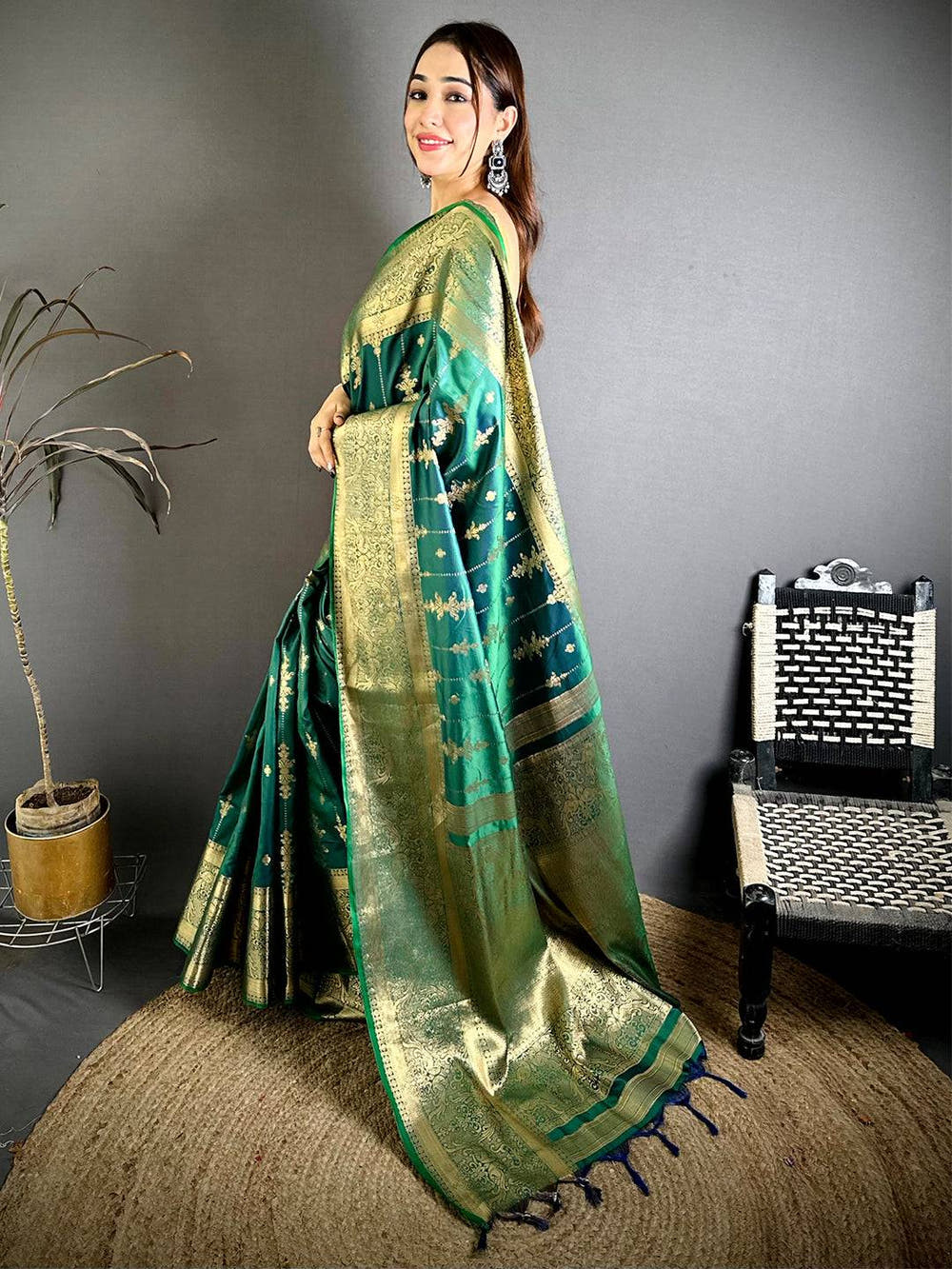 Royal Banarasi Katan Big Zari Border Saree