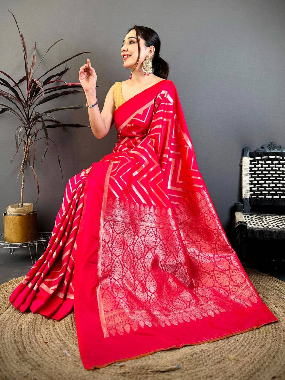 Pink Geometric Zari Weave Banarasi Saree